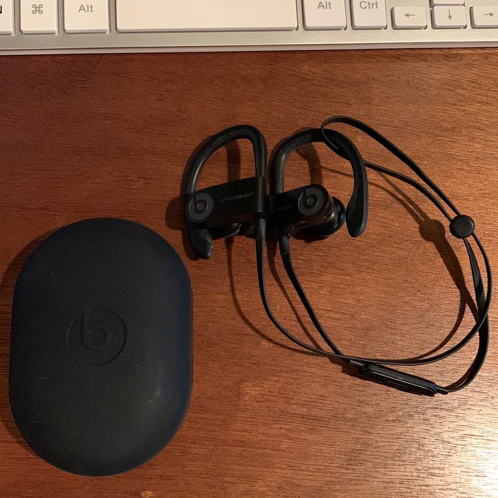 PowerBeats3 wireless headphones with carrying case, charger, and ear pieces